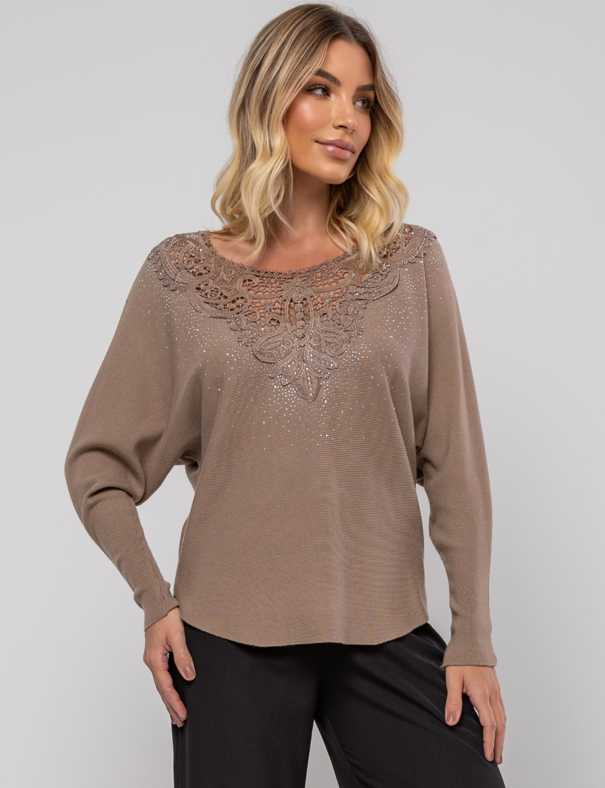 BLUSA MODA APLIQUE LILIAM CAQUI