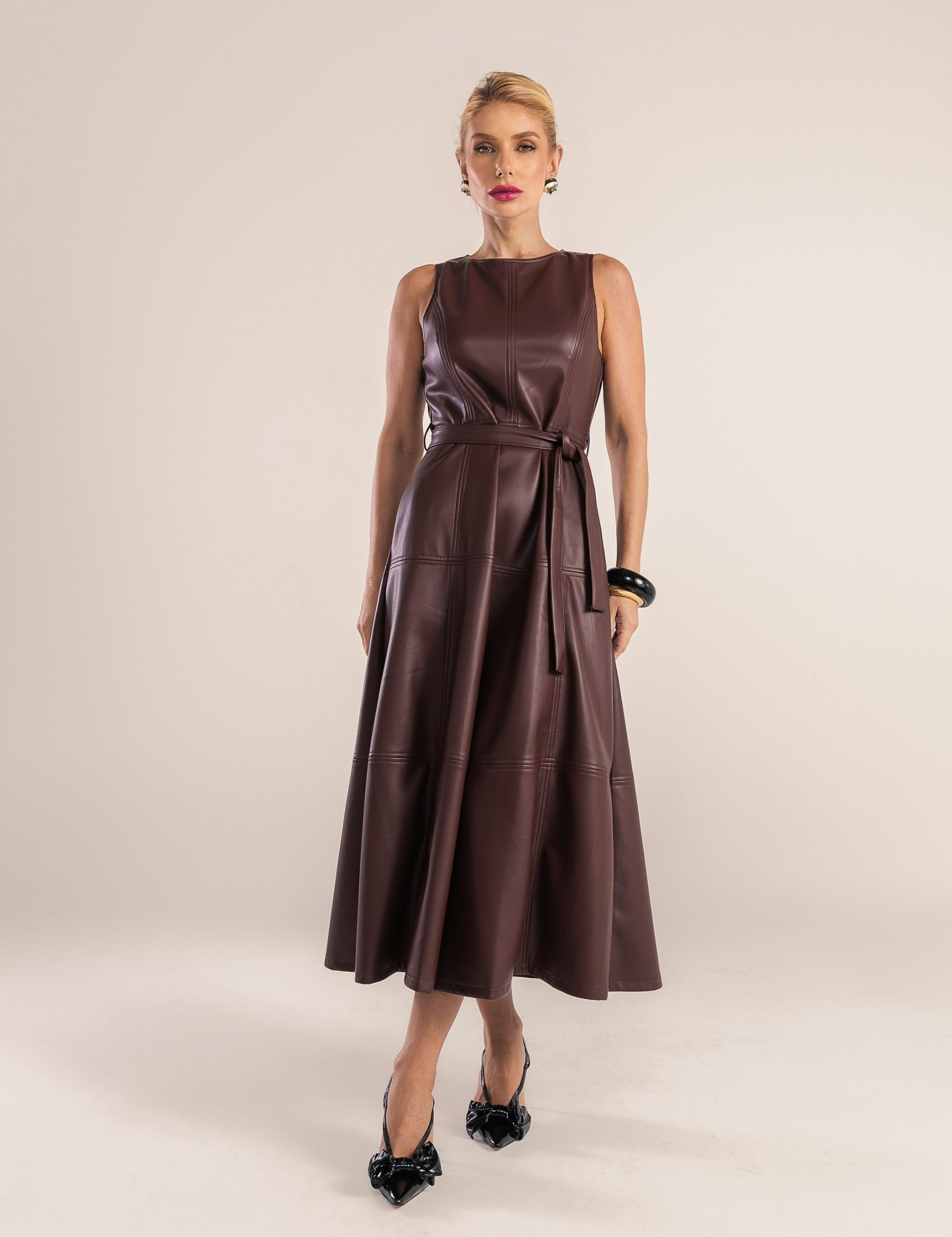 VESTIDO COURO PU RECORTES YUNA VINHO
