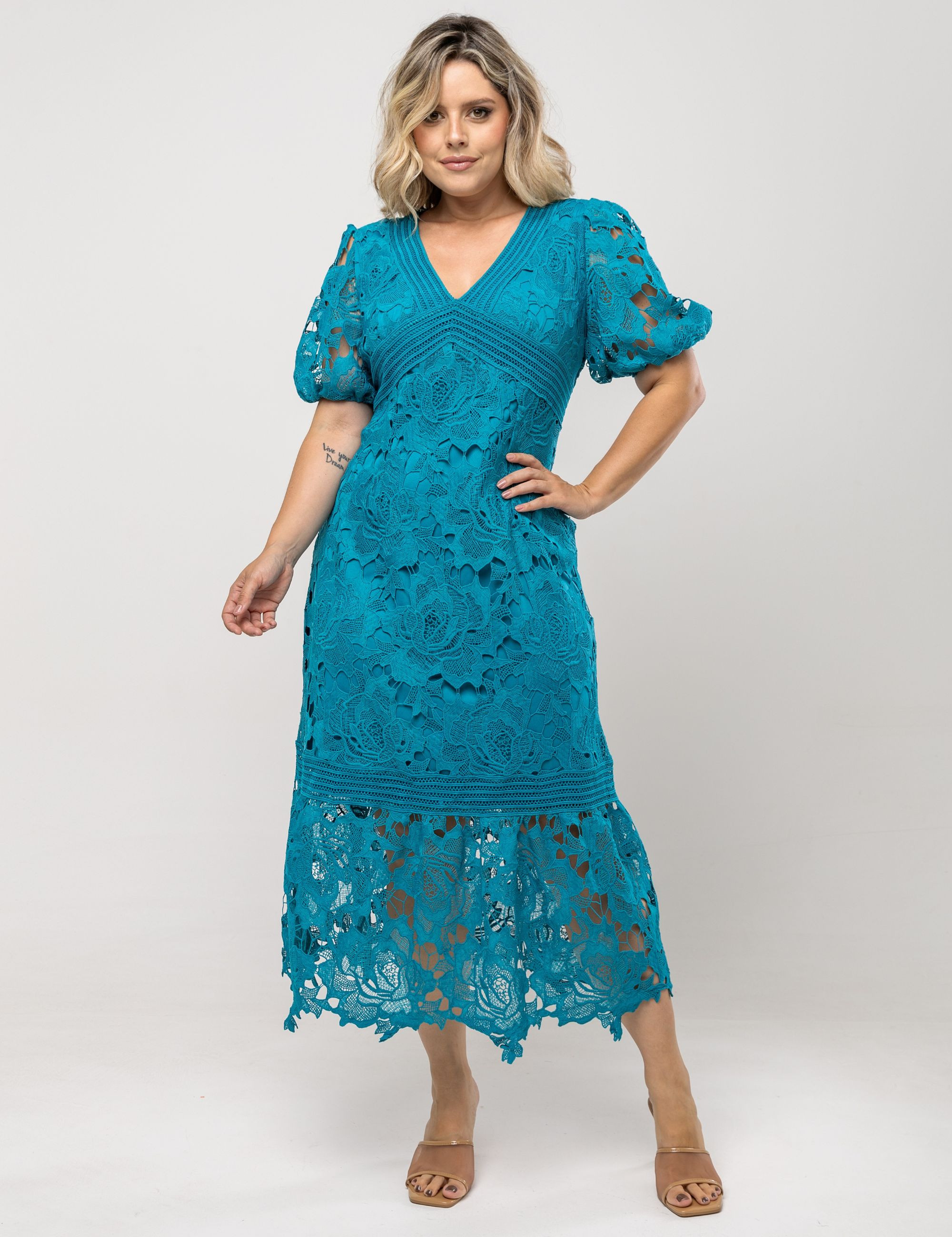 VESTIDO MIDI GUIPIR LORENA PLUS VERDE