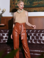 CALÇA CIGARRETE COM TACHINHAS ELISA CARAMELO